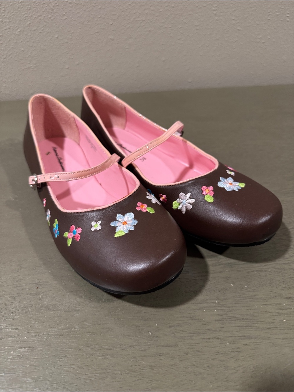 Hanna Andersson Brown Floral Mary Jane Shoes with Pink Trim